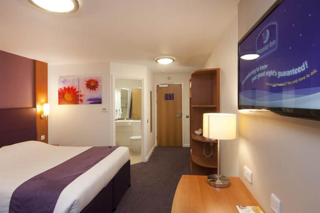 Premier Inn Glasgow Airport Paisley Exterior photo